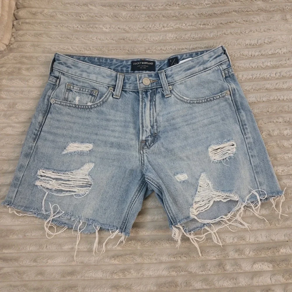 Lucky Brand Size 2 26 Distressed Denim Shorts Light Wash Frayed Boyfriend Short - Picture 1 of 8